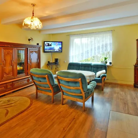 Spacious Cottage, Idyllic Right On The Lake, Spore, Cleaning Included