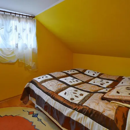 Spacious Cottage, Idyllic Right On The Lake, Spore, Cleaning Included